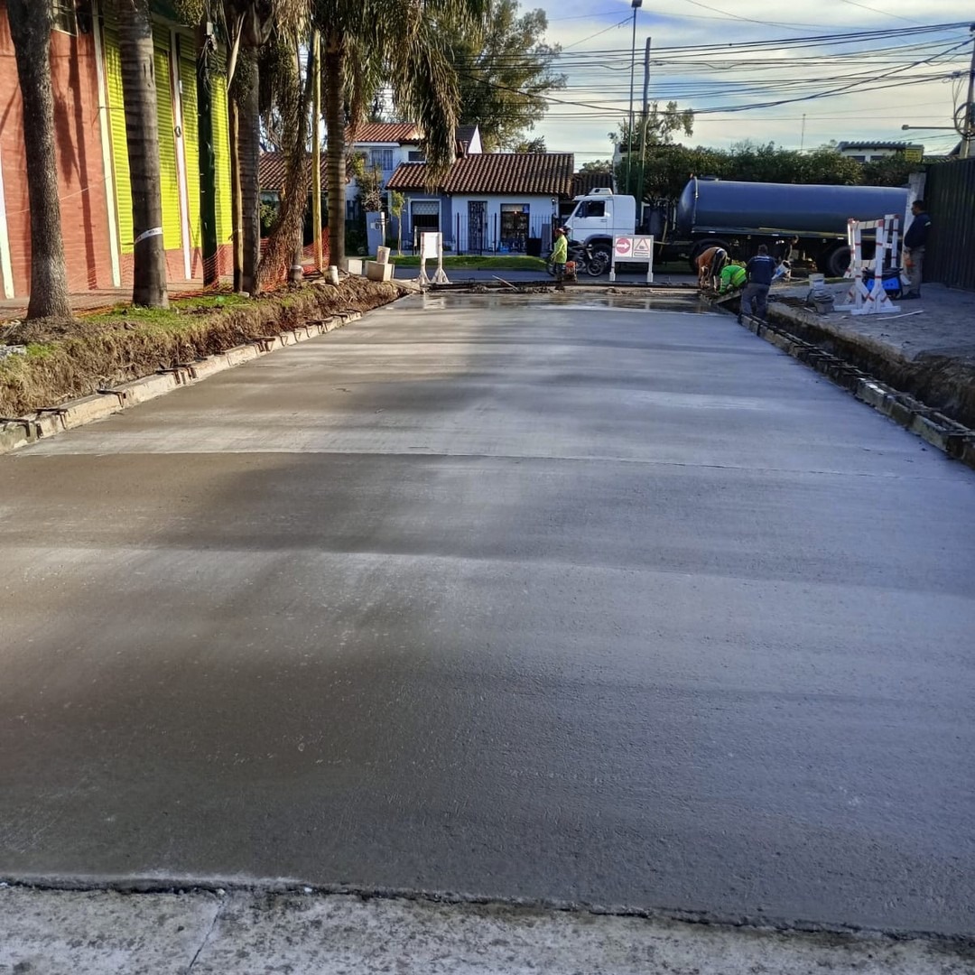 Obra de pavimentación de calles por Valfos S.A. en Banfield, Buenos Aires